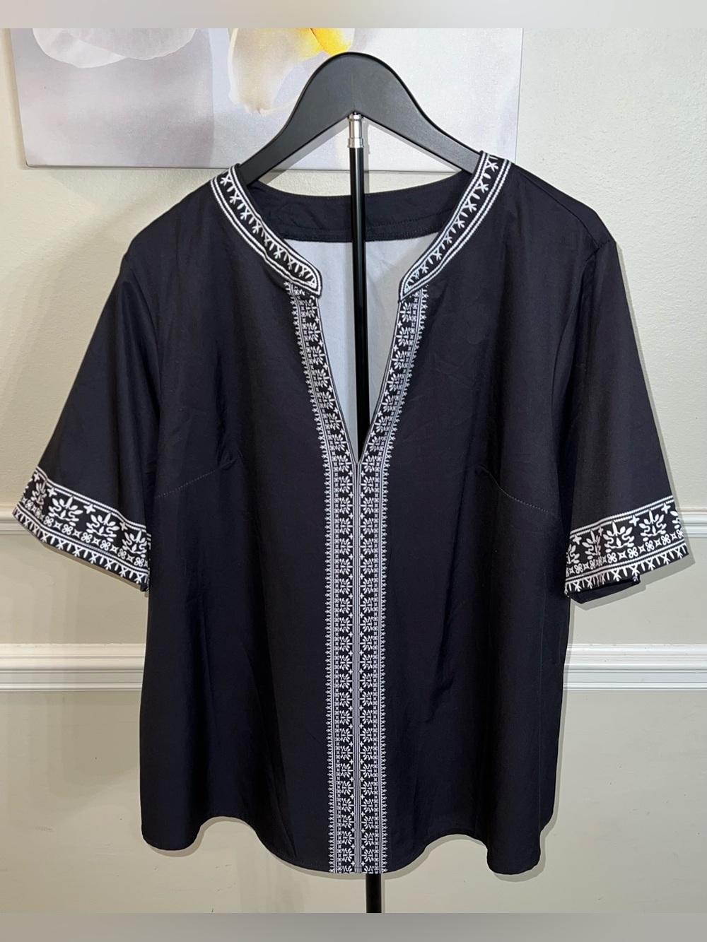 Women's Plus Size V-Neck Embroidered Print Short Sleeve Blouse! Size 2XL.